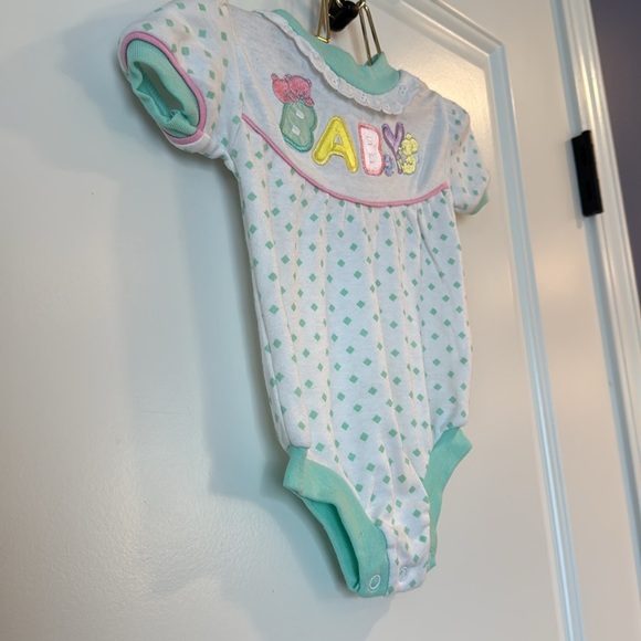 baby onesie w/ word BABY on front w/ pastel colors teal polka dot 6/9 months - Picture 3 of 11
